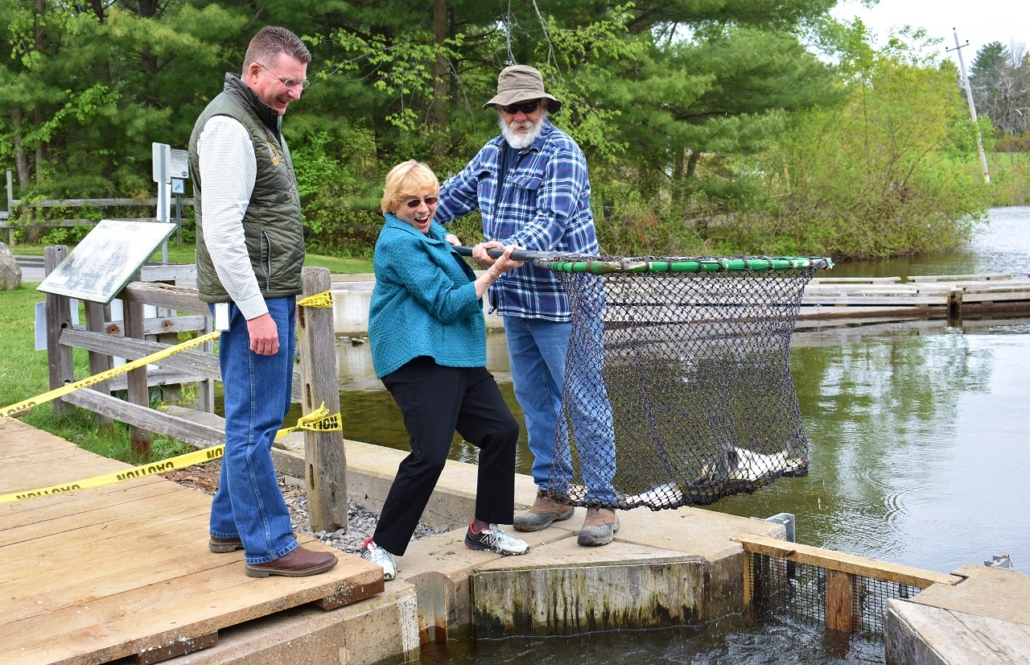 Gov. Mills visits Webber Pond dam fish ladder