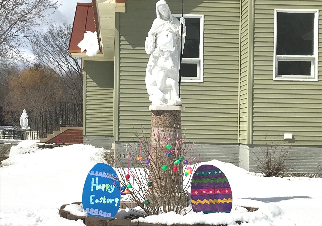 Community comes together for Easter egg and paper scavenger hunt in Vassalboro
