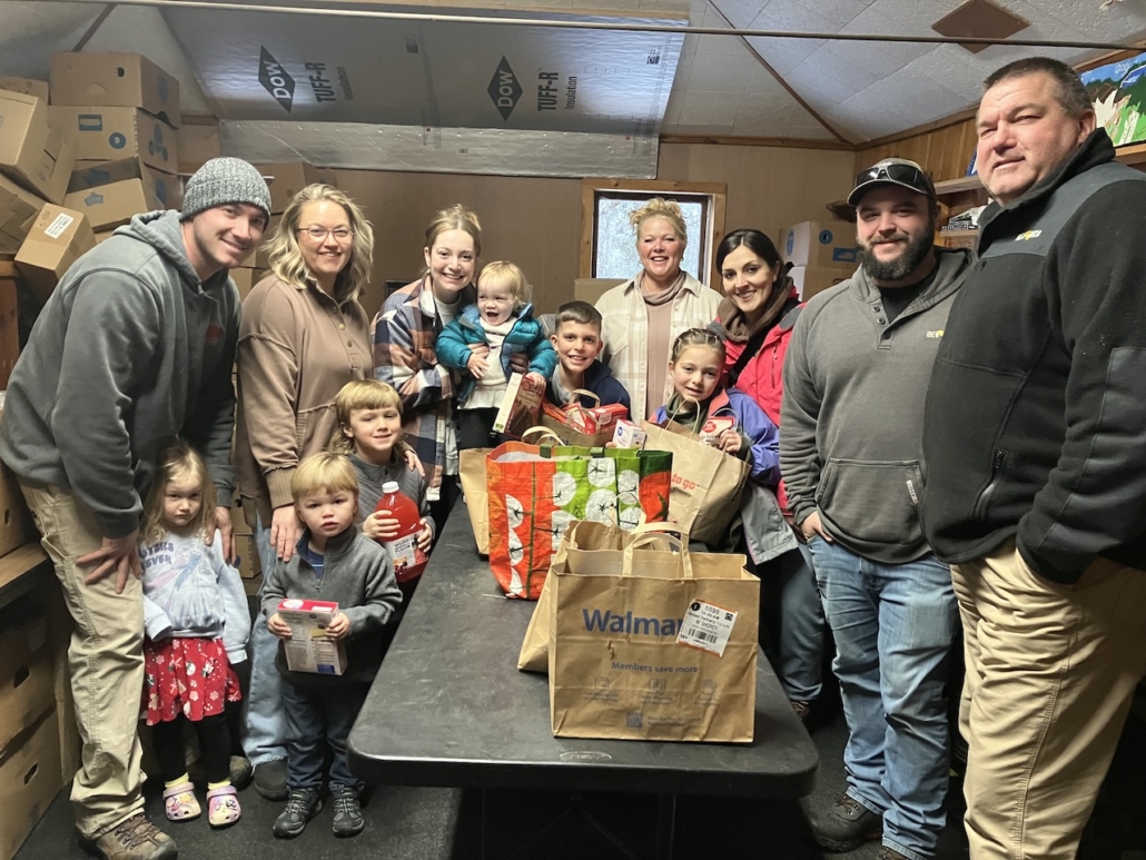 PHOTO: Community turns out to support China Community Food Pantry